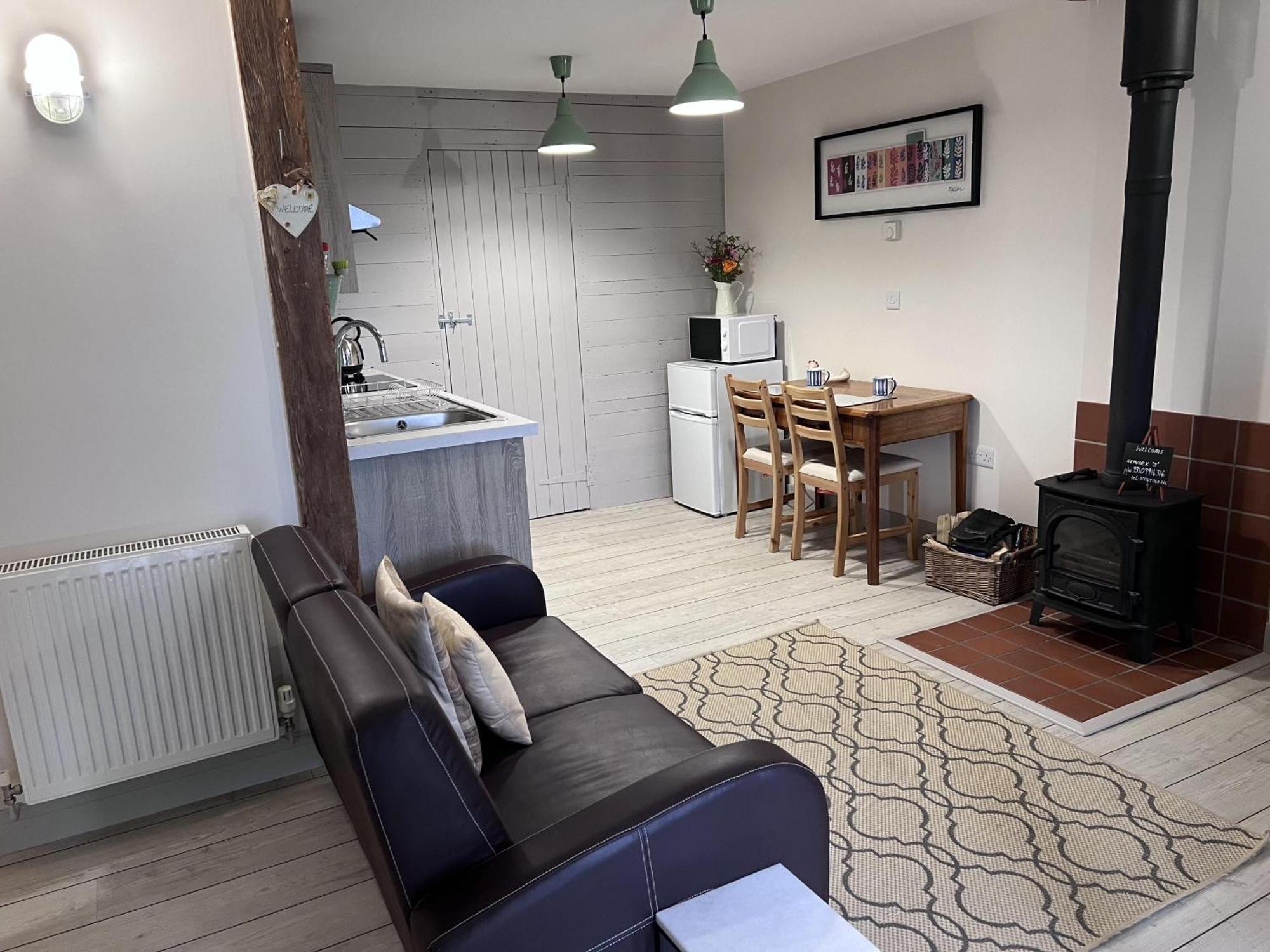 Poachers Hut - Captivating 1-Bed Cottage Shorwell Luaran gambar
