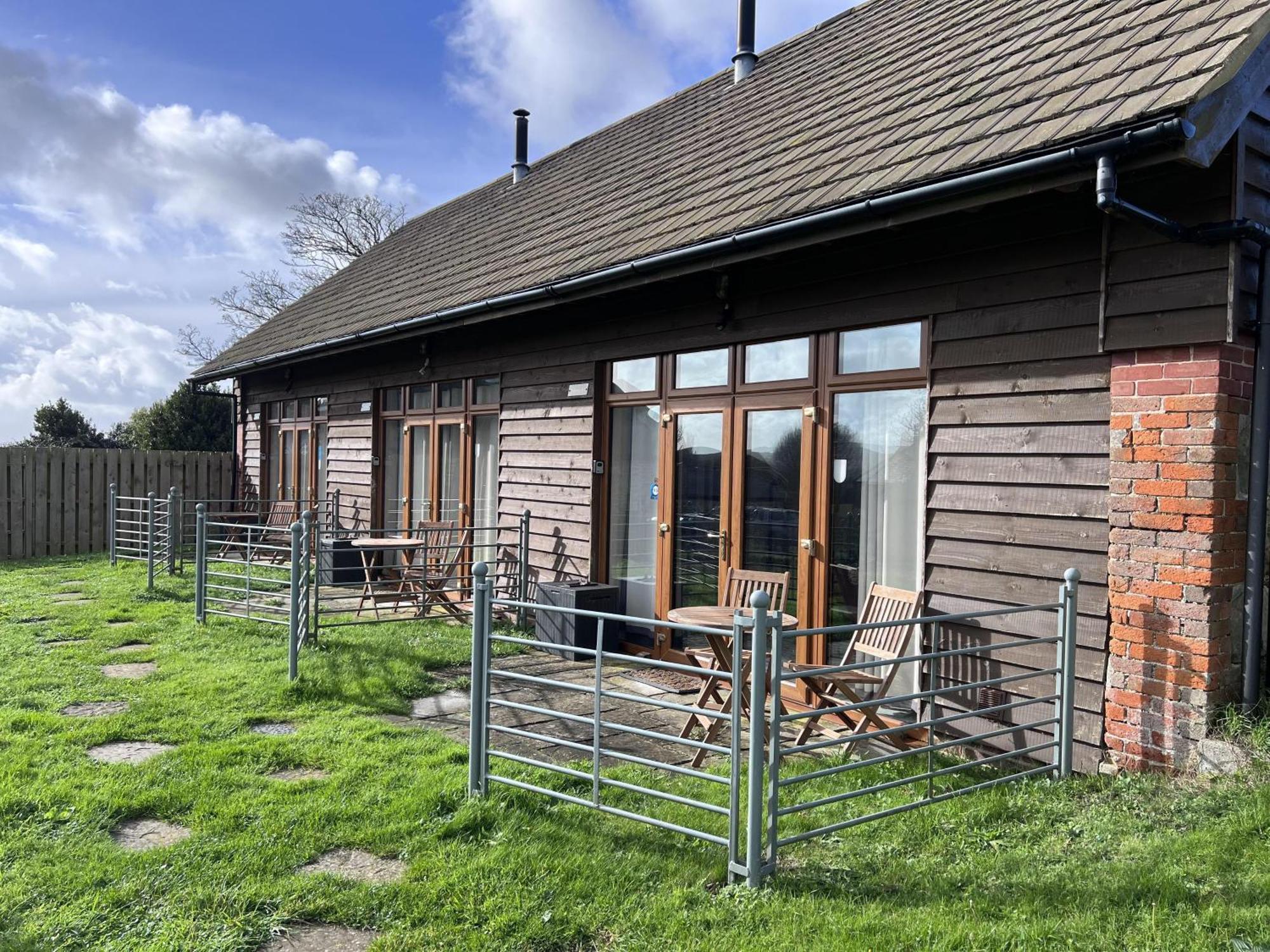 Poachers Hut - Captivating 1-Bed Cottage Shorwell Luaran gambar